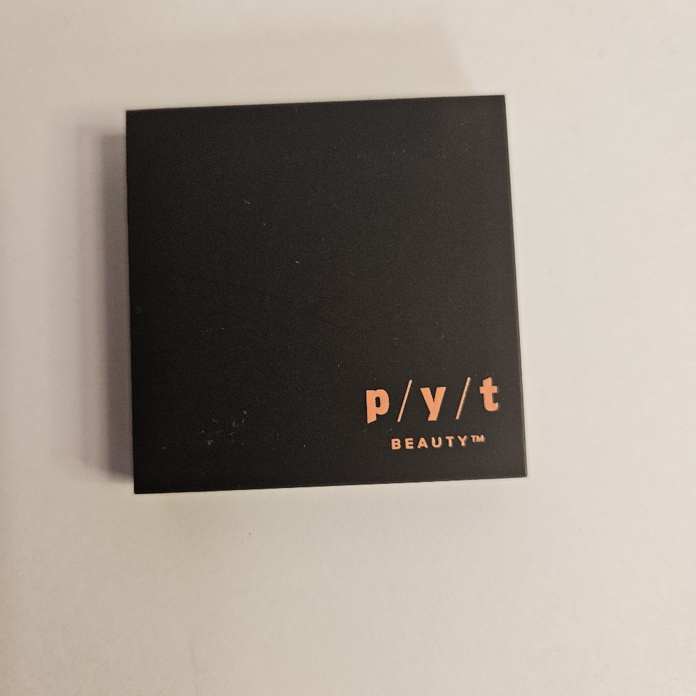 P/Y/T Beauty Eyeshadow Set - Picture 4 of 5